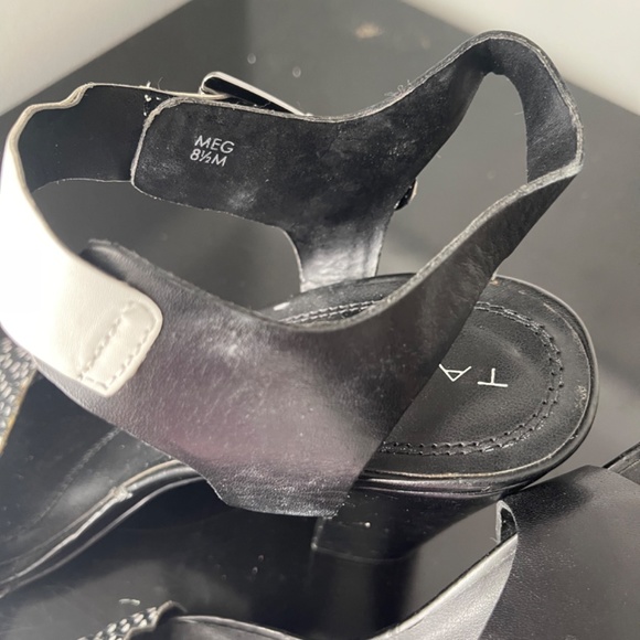 Tahari Women sandals size 8 1/2 - Picture 6 of 7